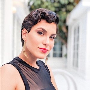 Meet your Posher, Saray